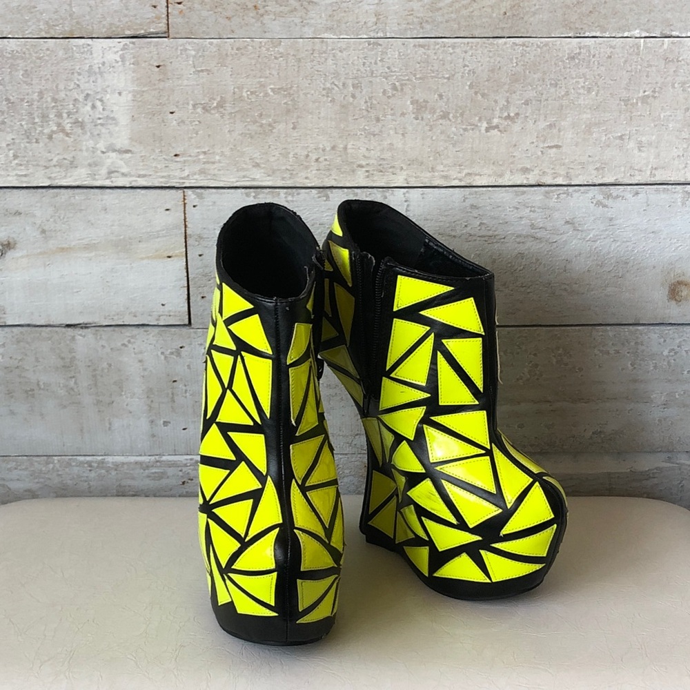 Privileged Geometric Mosaic Neon Wedge heels
